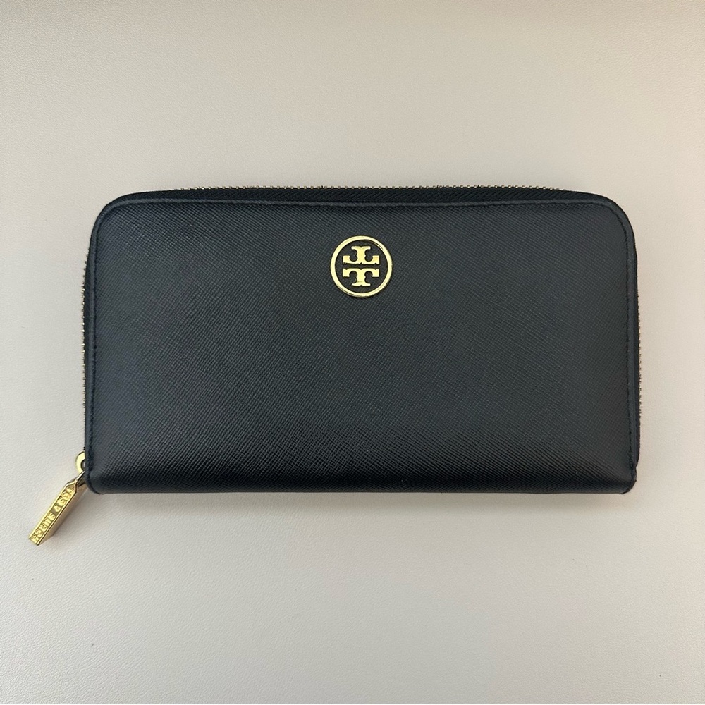 Tory Burch Saffiano leather black Robinson Continental Zip Wallet